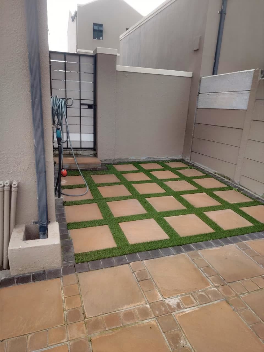 3 Bedroom Property for Sale in The Crest Western Cape